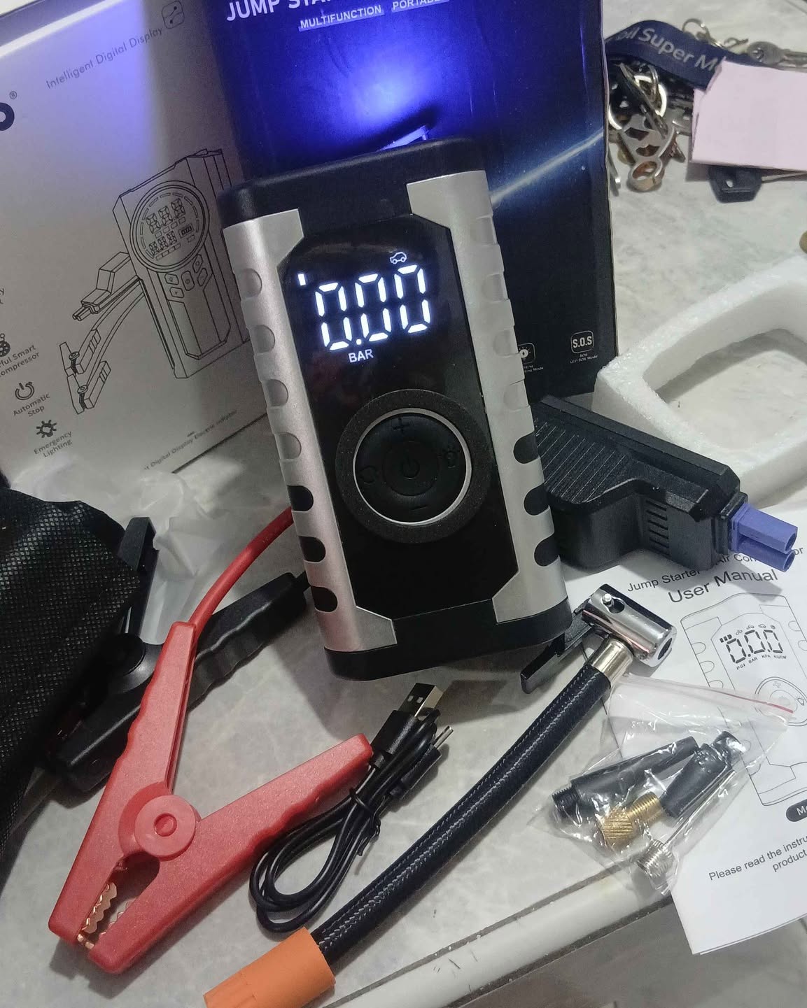 Cargador de baterías para vehículos con arrancador